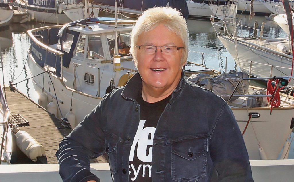 Sgwrs a Chân efo Arfon Wyn Sgwrs a Chân efo Arfon Wyn